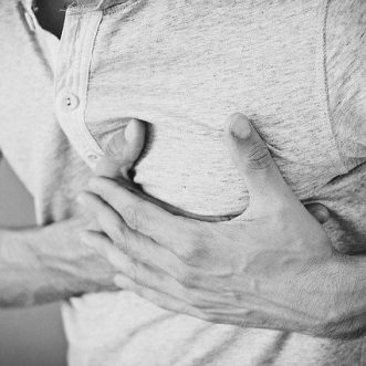 Call 999 with early heart attack symptoms